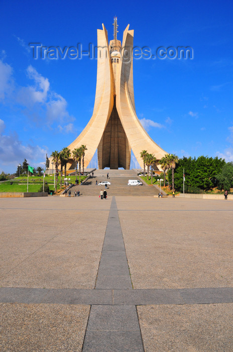 algeria653: Algiers / Alger - Algeria / Algérie: Monument of the Martyrs of the Algerian War - square of the cultural center Riadh El Feth | Monument des martyrs de la guerre d'Algérie - esplanade du centre socioculturel Riadh El Feth - photo by M.Torres - (c) Travel-Images.com - Stock Photography agency - Image Bank