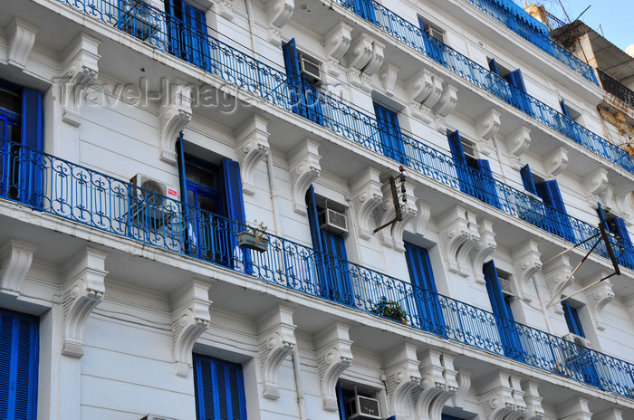 algeria657: Algiers / Alger - Algeria / Algérie: white and blue architecture - Larbi Ben M’hidi street | architecture blanche et bleue - rue Larbi Ben M’hidi, ex-rue d'Isly - Alger la Blanche - photo by M.Torres - (c) Travel-Images.com - Stock Photography agency - Image Bank