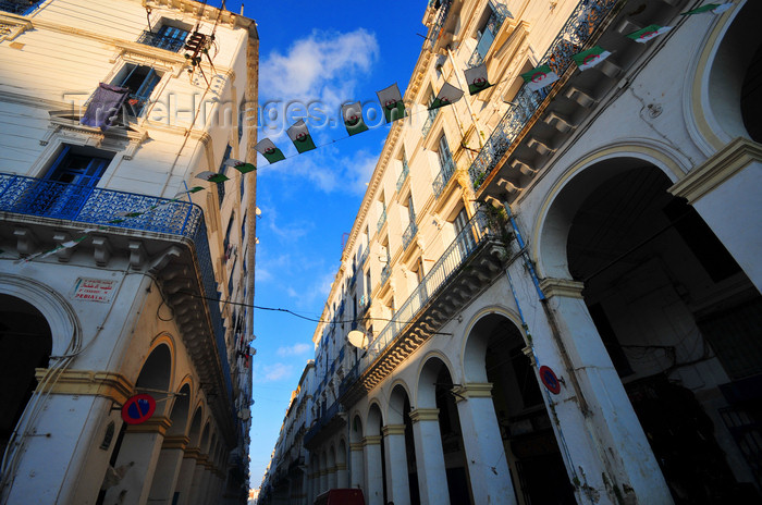 algeria661: Algiers / Alger - Algeria / Algérie: arcade of Bab Azoun steet | arcade de la Rue Bab Azoun - photo by M.Torres - (c) Travel-Images.com - Stock Photography agency - Image Bank