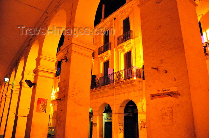 algeria664: Algiers / Alger - Algeria / Algérie: arcades of Ahmed Bouzrina street - nocturnal | nuit - arcades de la rue Ahmed Bouzrina, ex-rue de La Lyre - photo by M.Torres - (c) Travel-Images.com - Stock Photography agency - Image Bank