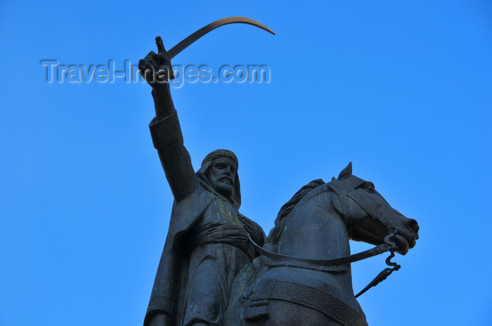 algeria669: Algiers / Alger - Algeria / Algérie: Emir Abdelkader square - statue of the Berber Sufi Islamic scholar who led the struggle against the French invasion | Place Emir Abdelkader - statue du théologien soufi berbère, qui a dirigé la lutte contre l'invasion française - photo by M.Torres - (c) Travel-Images.com - Stock Photography agency - Image Bank