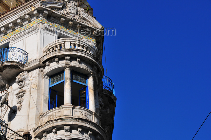 algeria679: Algiers / Alger - Algeria / Algérie: colonial architecture - corner with balcony - Didouche Mourad street | architecture coloniale - coin avec oriel - Rue Didouche Mourad, ex-rue Michelet - Alger la Blanche - photo by M.Torres - (c) Travel-Images.com - Stock Photography agency - Image Bank