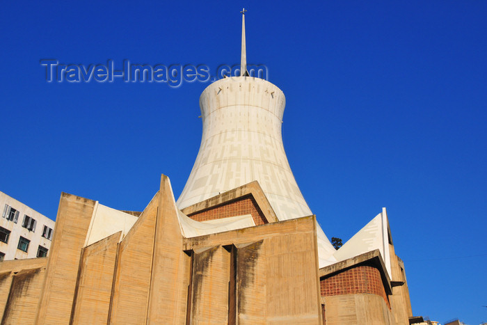 algeria684: Algiers / Alger - Algeria: Sacré Coeur basilica - designed by the French architects Paul Herbé and Jean Le Couteur - Didouche Mourad street | Basilique du Sacré Coeur d'Alger - architectes Paul Herbé et Jean Le Couteur - conçu en forme de tente, l'idée était de recréer la tente de Jesus selon St Jean - rue Didouche Mourad - photo by M.Torres - (c) Travel-Images.com - Stock Photography agency - Image Bank