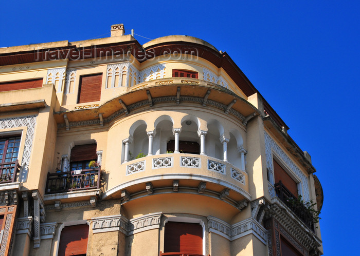 algeria686: Algiers / Alger - Algeria / Algérie: balcony on N.Mennani street | balcon - Rue N.Mennani, quartier Krim Belkacem, ex-Telemly - photo by M.Torres - (c) Travel-Images.com - Stock Photography agency - Image Bank