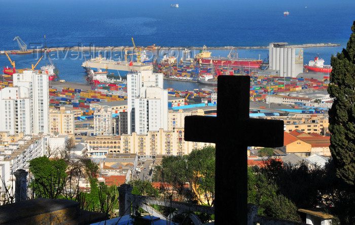 algeria699: Algiers / Alger - Algeria: Christian Cemetery - Chemin Mohamed Gacem, El Madania - view of the port - Belouizdad | Cimetière Chrétien - vue du port - Chemin Mohamed Gacem, El Madania - photo by M.Torres - (c) Travel-Images.com - Stock Photography agency - Image Bank