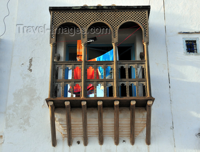 algeria728: Sidi Fredj  / Sidi-Ferruch - Alger wilaya - Algeria / Algérie: wooden balcony | balcon en bois - photo by M.Torres - (c) Travel-Images.com - Stock Photography agency - Image Bank