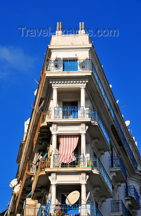 algeria739: Algiers / Alger - Algeria / Algérie: colonial building - narrow angle - Pasteur av. | bâtiment colonial - angle étroit - avenue Pasteur - photo by M.Torres - (c) Travel-Images.com - Stock Photography agency - Image Bank