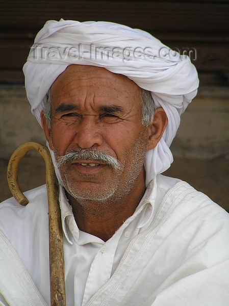 algeria75: Algeria / Algerie - M'zab - Ghardaia wilaya: local man with turban - photo by J.Kaman - homme local - (c) Travel-Images.com - Stock Photography agency - Image Bank