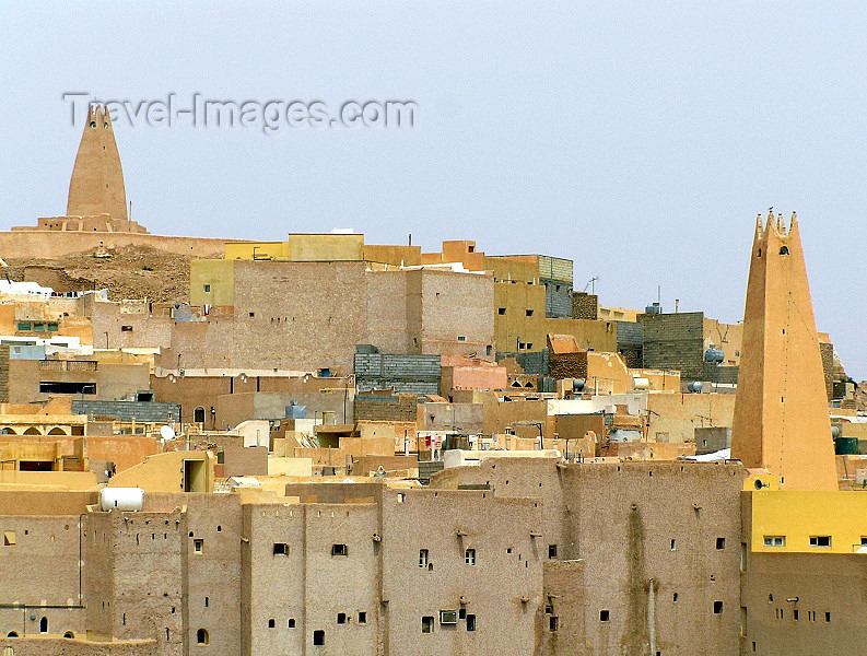 algeria91: Algeria / Algerie - M'zab - Ghardaïa wilaya: Bou Noura - skyline - photo by J.Kaman - horizon - (c) Travel-Images.com - Stock Photography agency - Image Bank