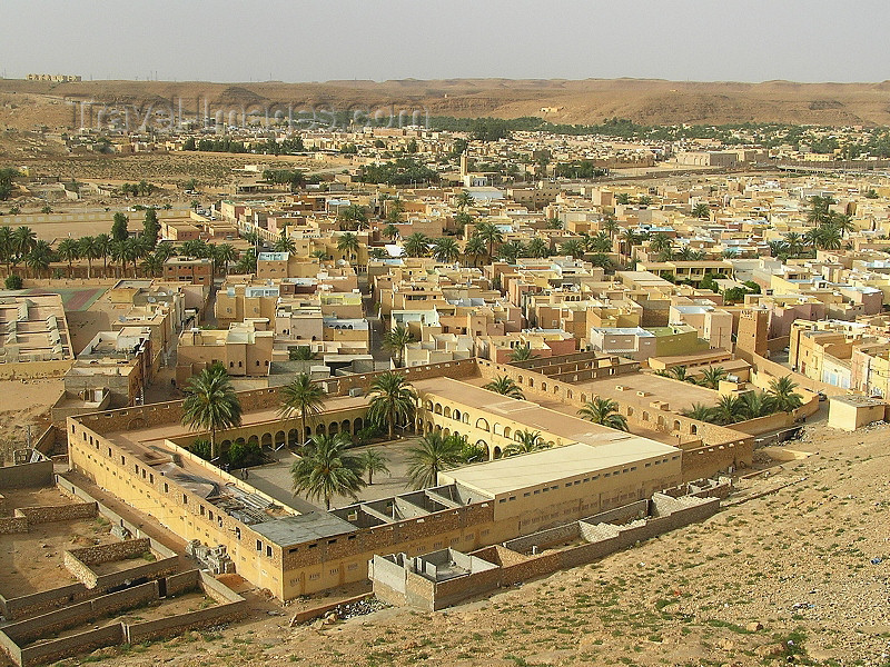 algeria94: Algeria / Algerie - M'zab valley as seen from Beni Isguen - Ghardaïa wilaya - photo by J.Kaman - Vallée de M'zab vu du wilaya de Beni Isguen - wilaya de Ghardaïa - (c) Travel-Images.com - Stock Photography agency - Image Bank