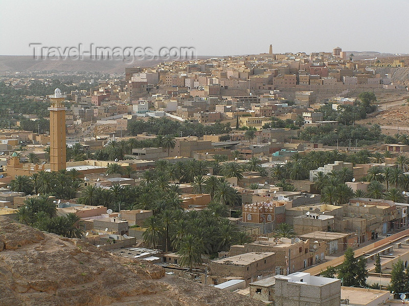 algeria95: Algeria / Algerie - M'zab valley as seen from Beni Isguen - Ghardaïa wilaya - UNESCO World Heritage Site - photo by J.Kaman - Vallée de M'zab comme vu du wilaya de Beni Isguen - wilaya de Ghardaïa - patrimoine mondial UNESCO - (c) Travel-Images.com - Stock Photography agency - Image Bank