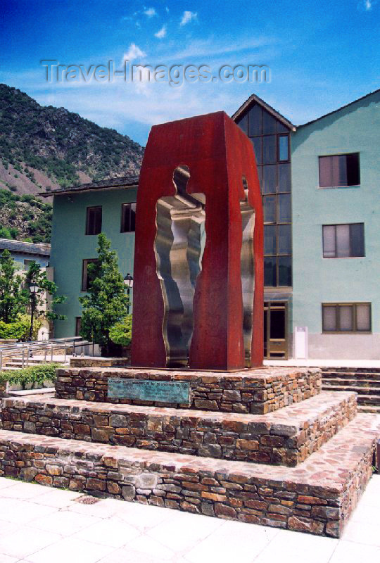 andorra20: Andorra la Vella: ghosts of steel - modern art - sculpture (photo by M.Torres) - (c) Travel-Images.com - Stock Photography agency - Image Bank