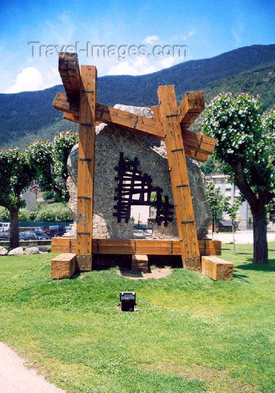 andorra22: Andorra - Encamp: timber and stone contraption in the town's gardens - Parc del Prat Gran, Avinguda del Príncep Benlloch - photo by M.Torres - (c) Travel-Images.com - Stock Photography agency - Image Bank