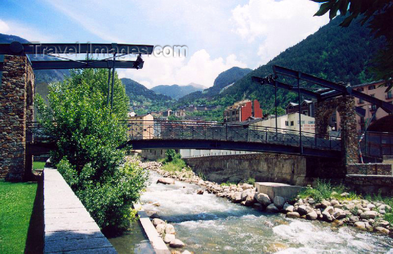 andorra23: Andorra - Encamp: Dutch style bridge - Riu Valira d'Orient - Parc del Prat Gran - photo by M.Torres - (c) Travel-Images.com - Stock Photography agency - Image Bank