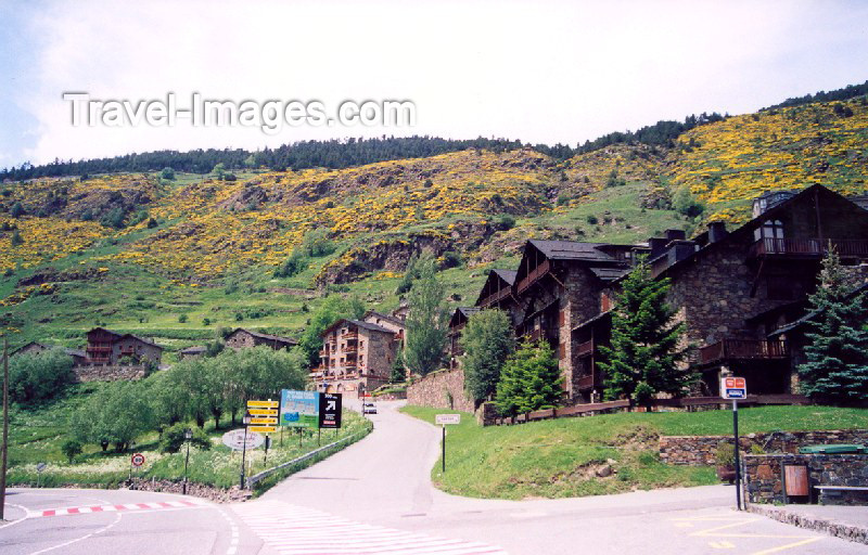 andorra28: Andorra - El Tarter: climbing - Pyrenees (photo by M.Torres) - (c) Travel-Images.com - Stock Photography agency - Image Bank