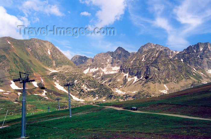 andorra33: Andorra - Port d'Envalira: idle ski lifts - Pyrenees - photo by M.Torres - (c) Travel-Images.com - Stock Photography agency - Image Bank