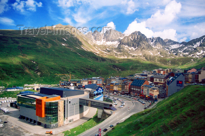 andorra34: Pas de la Casa: geared for commerce - shopping center near the border - photo by M.Torres - (c) Travel-Images.com - Stock Photography agency - Image Bank