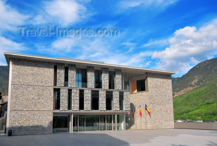 andorra57: Andorra la Vella, Andorra: new building of the General Council of Andorra - western façade - architects Ramon Artigues, Ramon Sanabria y Pere Espuga - Consell General d'Andorra - Carrer de la Vall -  old town - photo by M.Torres - (c) Travel-Images.com - Stock Photography agency - Image Bank