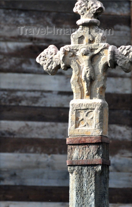 andorra60: Andorra la Vella, Andorra: La Creu Grossa - XVI century stone crucifix - a Gothic boundary cross on the ancient rural path - Avinguda Meritxell, Carrer La Creu Grossa - photo by M.Torres - (c) Travel-Images.com - Stock Photography agency - Image Bank
