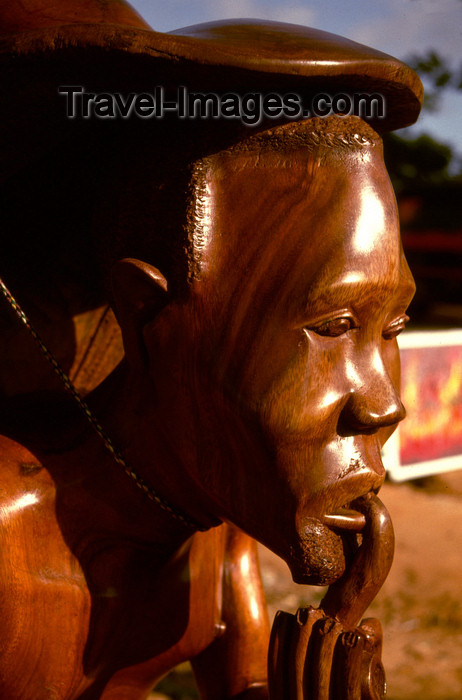 angola12: Angola - Luanda - sculpture at Benfica market - arte angolana - escultura no Mercado de Benfica - images of Africa by F.Rigaud - (c) Travel-Images.com - Stock Photography agency - Image Bank