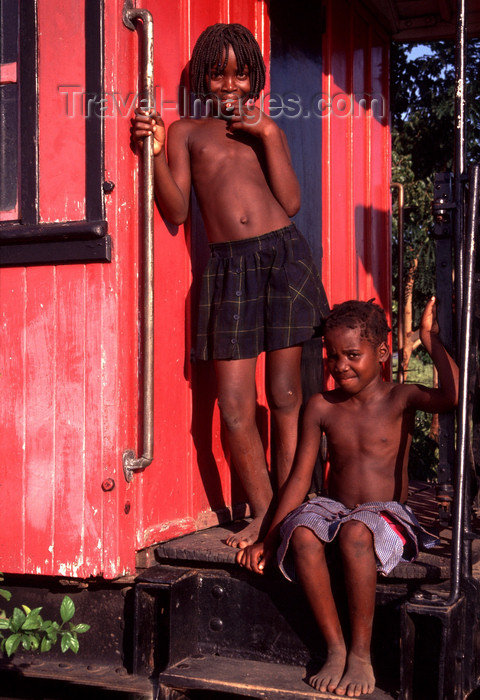 angola14: Angola - Luanda - kids near a red railroad car, their house - miúdos junto a carruagem vermelha , a sua casa - images of Africa by F.Rigaud - (c) Travel-Images.com - Stock Photography agency - Image Bank