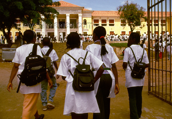 angola27: Angola - Luanda - students enter Salvador Correia high-school - education - Africa - estudantes no liceu Liceu Salvador Correia - images of Africa by F.Rigaud - (c) Travel-Images.com - Stock Photography agency - Image Bank