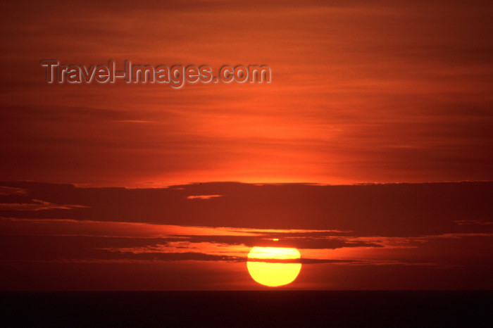 angola30: Angola - Luanda - sunset over Luanda bay - pôr do sol na baía de Luanda - images of Africa by F.Rigaud - (c) Travel-Images.com - Stock Photography agency - Image Bank