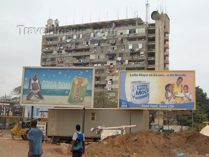 angola4: Angola - Luanda: billboards and apartment building / publicidade - Sumol e Leite Moça da Nestle - edifício residencial - photo by A.Parissis - (c) Travel-Images.com - Stock Photography agency - Image Bank