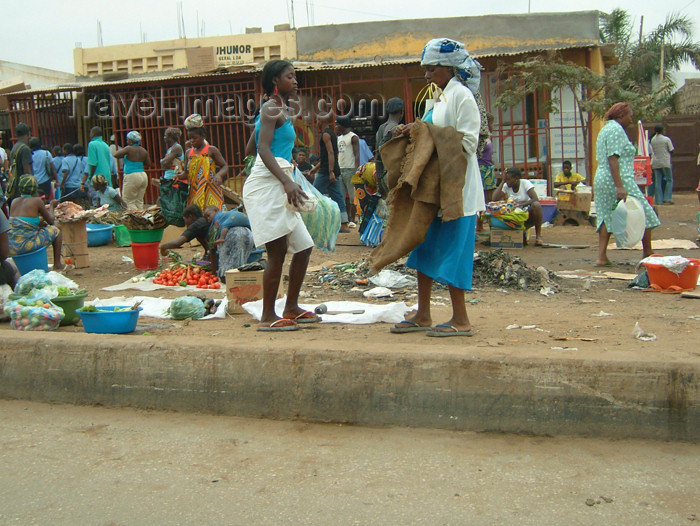 angola6: Angola - Luanda: street market / mercado de rua - photo by A.Parissis - (c) Travel-Images.com - Stock Photography agency - Image Bank