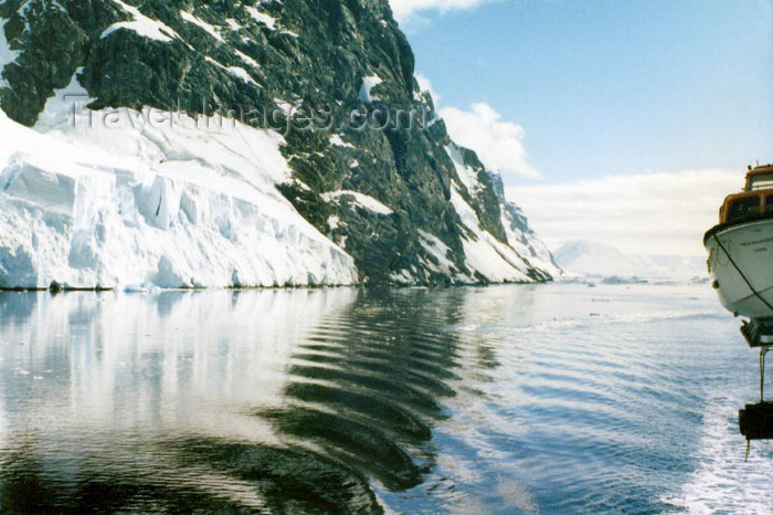 antarctica18: Lemaire Channel, Antarctica: following the coast line - photo by G.Frysinger - (c) Travel-Images.com - Stock Photography agency - Image Bank