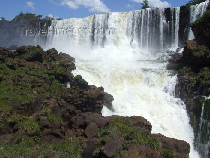 argentina223: Argentina - Iguazu Falls - left turn - images of South America by M.Bergsma - (c) Travel-Images.com - Stock Photography agency - Image Bank