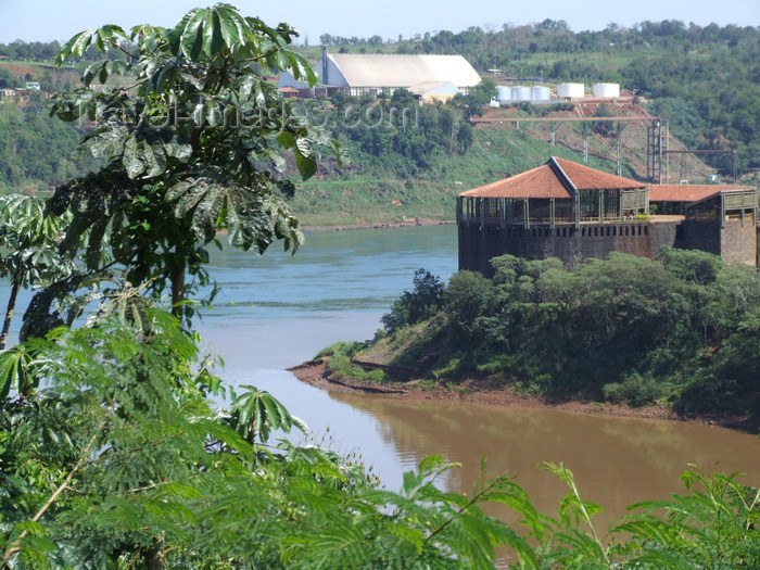 argentina248: Argentina - Puerto Iguazu, Paraguay and Brasil in one shot along the Rio Iguazu - images of South America by M.Bergsma - (c) Travel-Images.com - Stock Photography agency - Image Bank