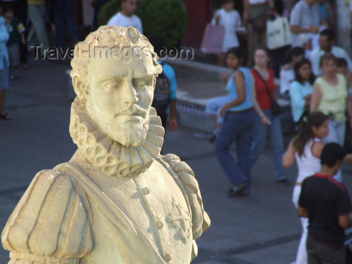 argentina274: Argentina - Salta - statue - view from Museo Historico del Norte 'El Cabildo' - images of South America by M.Bergsma - (c) Travel-Images.com - Stock Photography agency - Image Bank