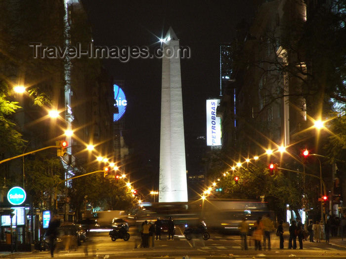 argentina306: Argentina - Buenos Aires - Avenida de Mayo and obelisk - nocturnal - images of South America by M.Bergsma - (c) Travel-Images.com - Stock Photography agency - Image Bank