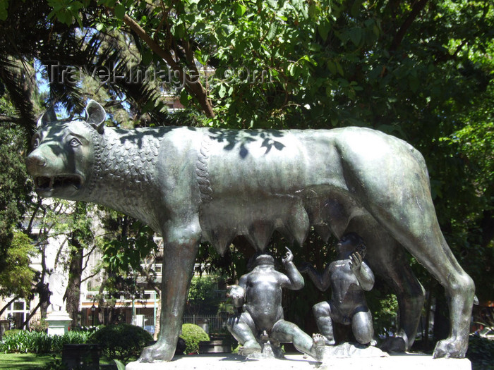 argentina325: Argentina - Buenos Aires - Jardin Botanico, Carlos Thays, Palermo - The female wolf, feeding the baby twins Romulus and Remus,  founders of Rome - images of South America by M.Bergsma - (c) Travel-Images.com - Stock Photography agency - Image Bank