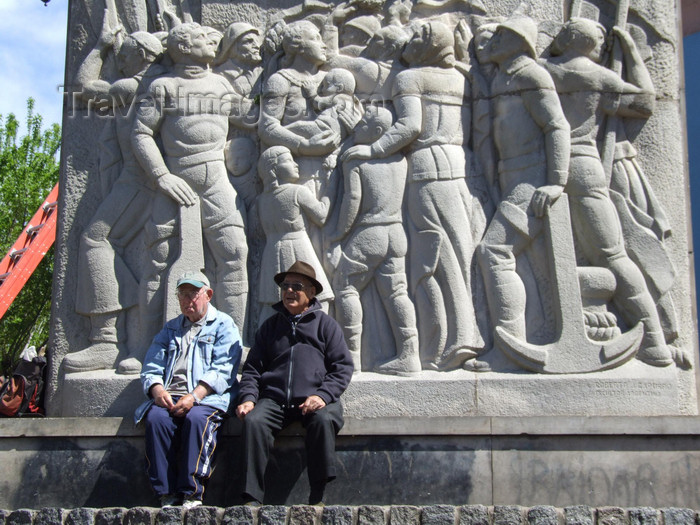 argentina329: Argentina - Buenos Aires - Locals at La Boca - fishermen monument - images of South America by M.Bergsma - (c) Travel-Images.com - Stock Photography agency - Image Bank