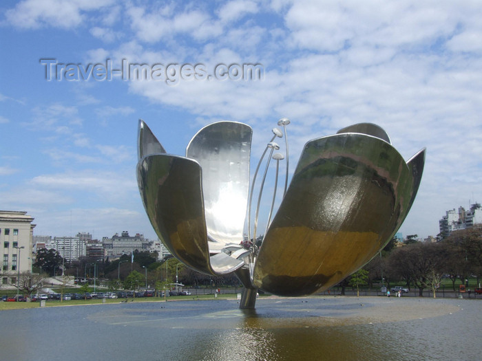 argentina338: Argentina - Buenos Aires - Park with giant flower - Parque con Flor gigante - images of South America by M.Bergsma - (c) Travel-Images.com - Stock Photography agency - Image Bank