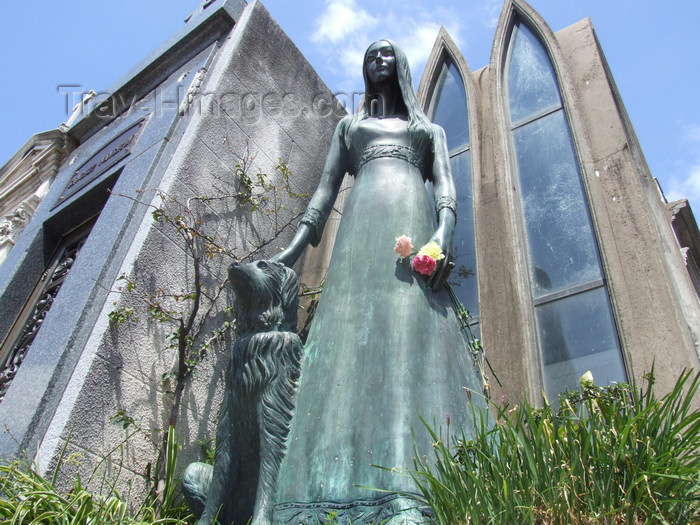 argentina354: Argentina - Buenos Aires - Recoleta cemetery - statue with dog - images of South America by M.Bergsma - (c) Travel-Images.com - Stock Photography agency - Image Bank