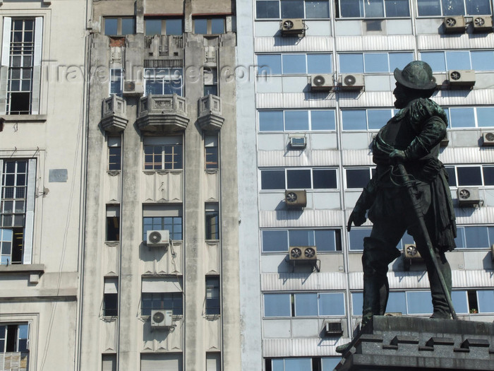 argentina357: Argentina - Buenos Aires - Satue of a Spanish soldier - images of South America by M.Bergsma - (c) Travel-Images.com - Stock Photography agency - Image Bank