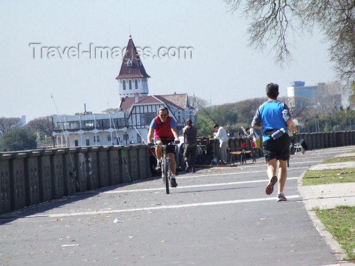 argentina360: Argentina - Buenos Aires - Sporting at the Avenida Rafael Obligado - images of South America by M.Bergsma - (c) Travel-Images.com - Stock Photography agency - Image Bank