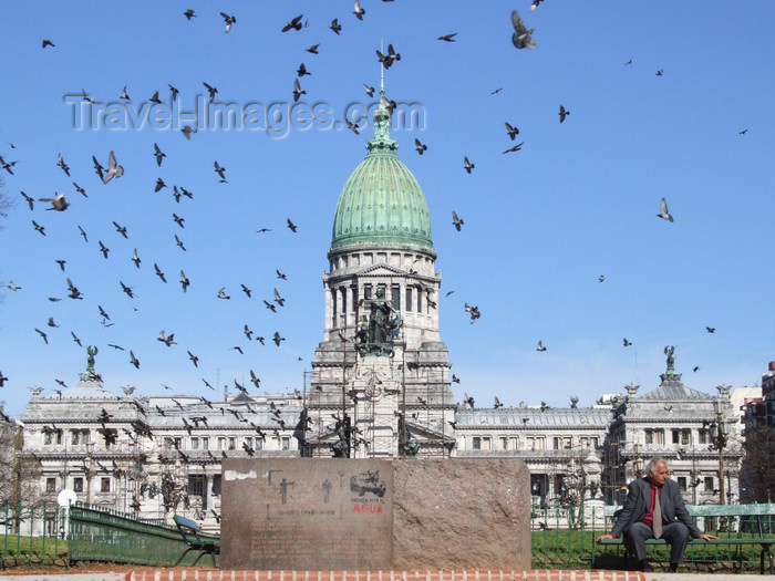 argentina369: Argentina - Buenos Aires - The Congress - pigeons - images of South America by M.Bergsma - (c) Travel-Images.com - Stock Photography agency - Image Bank