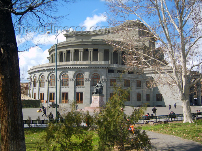 armenia111: Armenia - Yerevan: Spendiarian Theatre of Opera and Balle and Spendiarian monument - photo by S.Hovakimyan - (c) Travel-Images.com - Stock Photography agency - Image Bank