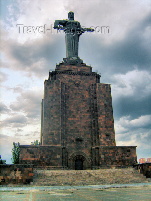 armenia122: Armenia - Yerevan: 'Mother Armenia' monument - Haghtanak / Victory park - photo by S.Hovakimyan - (c) Travel-Images.com - Stock Photography agency - Image Bank