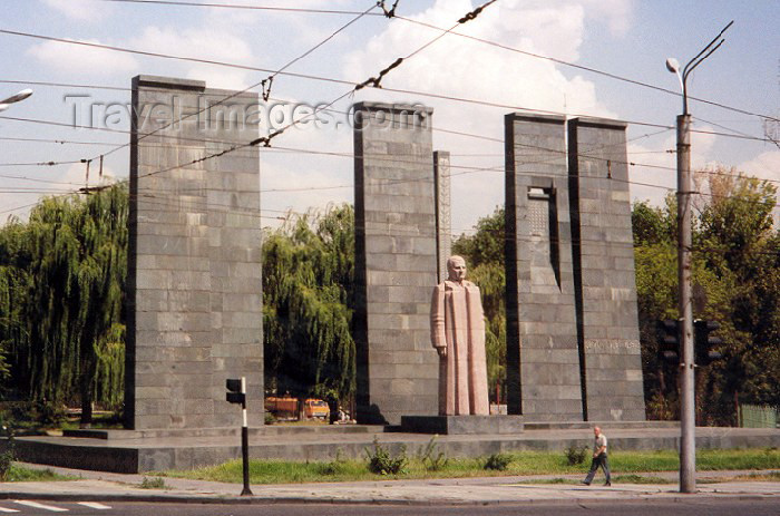 armenia19: Armenia -  Yerevan / Erevan : Soviet commissar Stepan Shahumian faces the firing squad - sculptor: Sergei Merkurov - Khorenatsi street - photo by M.Torres - (c) Travel-Images.com - Stock Photography agency - Image Bank