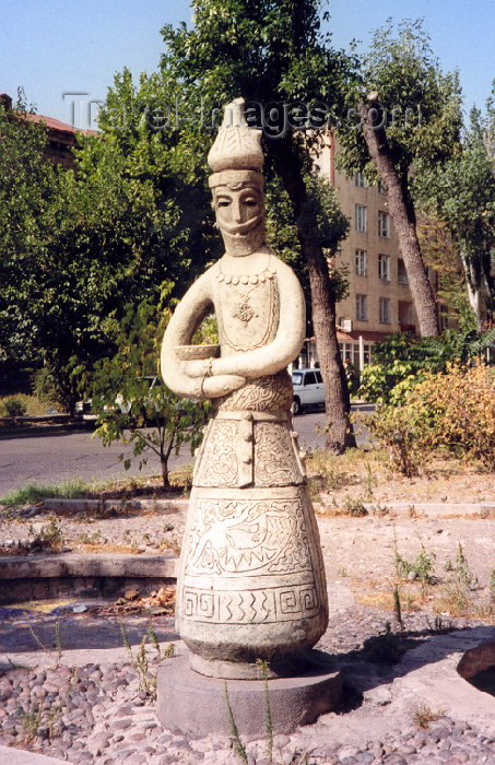 armenia20: Armenia -  Yerevan: Caucasian lady - Abovian street - photo by M.Torres) - (c) Travel-Images.com - Stock Photography agency - Image Bank