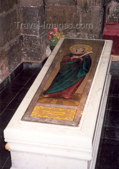 armenia24: Armenia - Echmiadzin / Vagarshapat, Armavir province: tomb for the Hripsimian martyr virgins - church catacombs - photo by M.Torres - (c) Travel-Images.com - Stock Photography agency - Image Bank