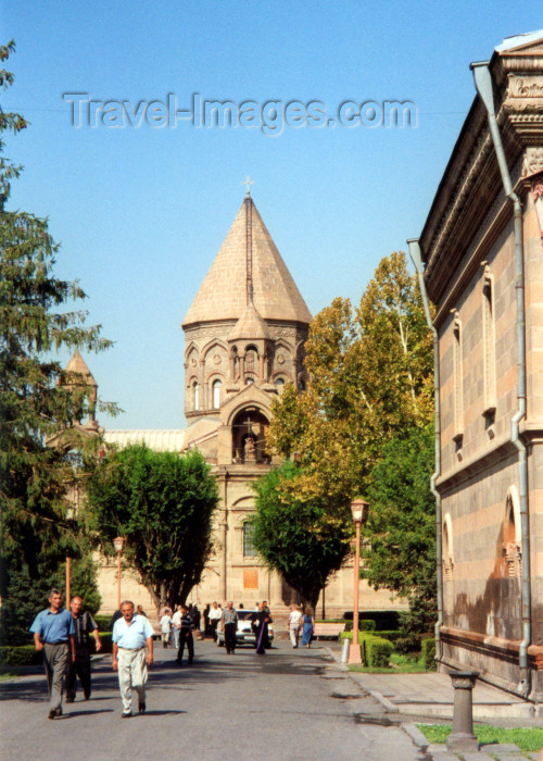 armenia26: Armenia - Echmiatzin / Ejmiatsin / Vagarshapat, Armavir province: Cathedral of St. Echmiatzin - seat of the Catholicos of the Armenian Apostolic Church - UNESCO world heritage site (photo by M.Torres) - (c) Travel-Images.com - Stock Photography agency - Image Bank