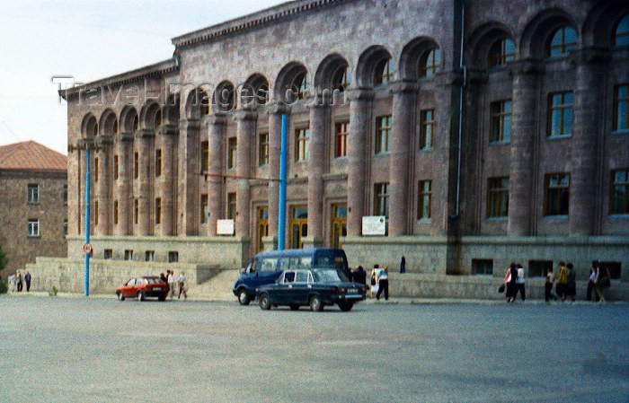 armenia48: Armenia - Gyumri: government buldings (photo by M.Torres) - (c) Travel-Images.com - Stock Photography agency - Image Bank