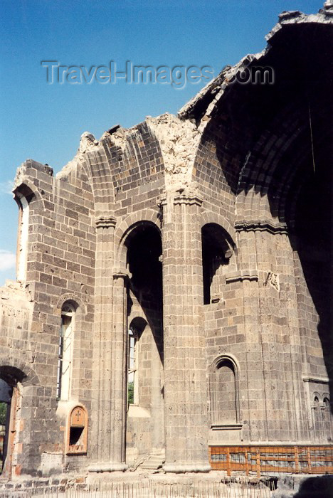 armenia52: Armenia - Gyumri: earthquake scars (photo by M.Torres) - (c) Travel-Images.com - Stock Photography agency - Image Bank