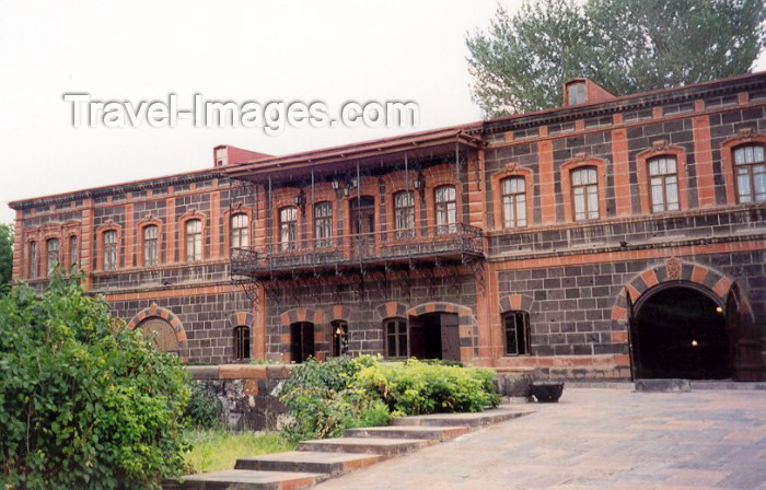 armenia54: Armenia - Gyumri: national museum - formerly the Zitoghtiants palace (photo by M.Torres) - (c) Travel-Images.com - Stock Photography agency - Image Bank